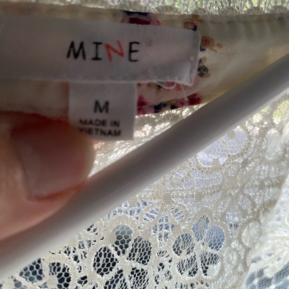 Sheer lace floral, geometric pattern blouse - Picture 5 of 6